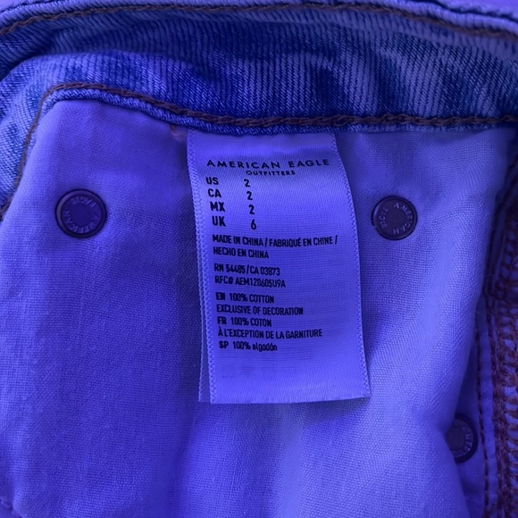 Barely worn American Eagle jean shorts. Button and zipper work perfectly fine - Picture 4 of 4